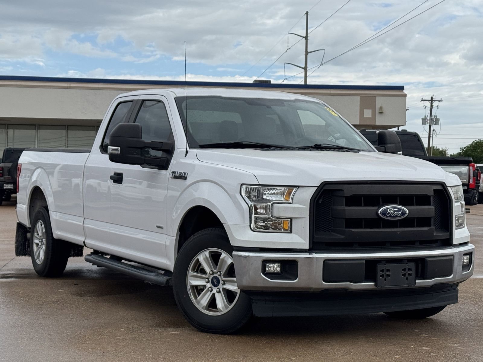Used 2017 Ford F150 XL w/ Equipment Group 101A Mid RWD image 2