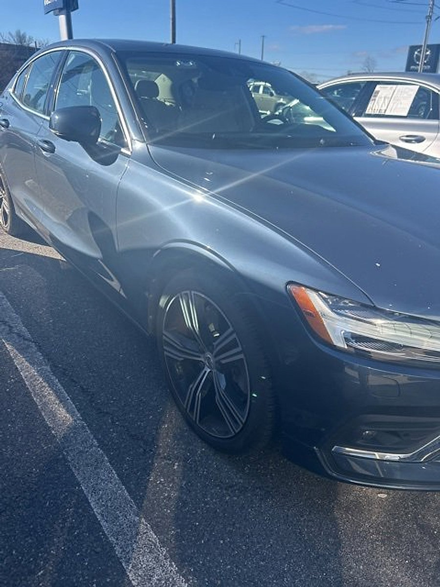 Used 2020 Volvo S60 T6 Inscription image 2