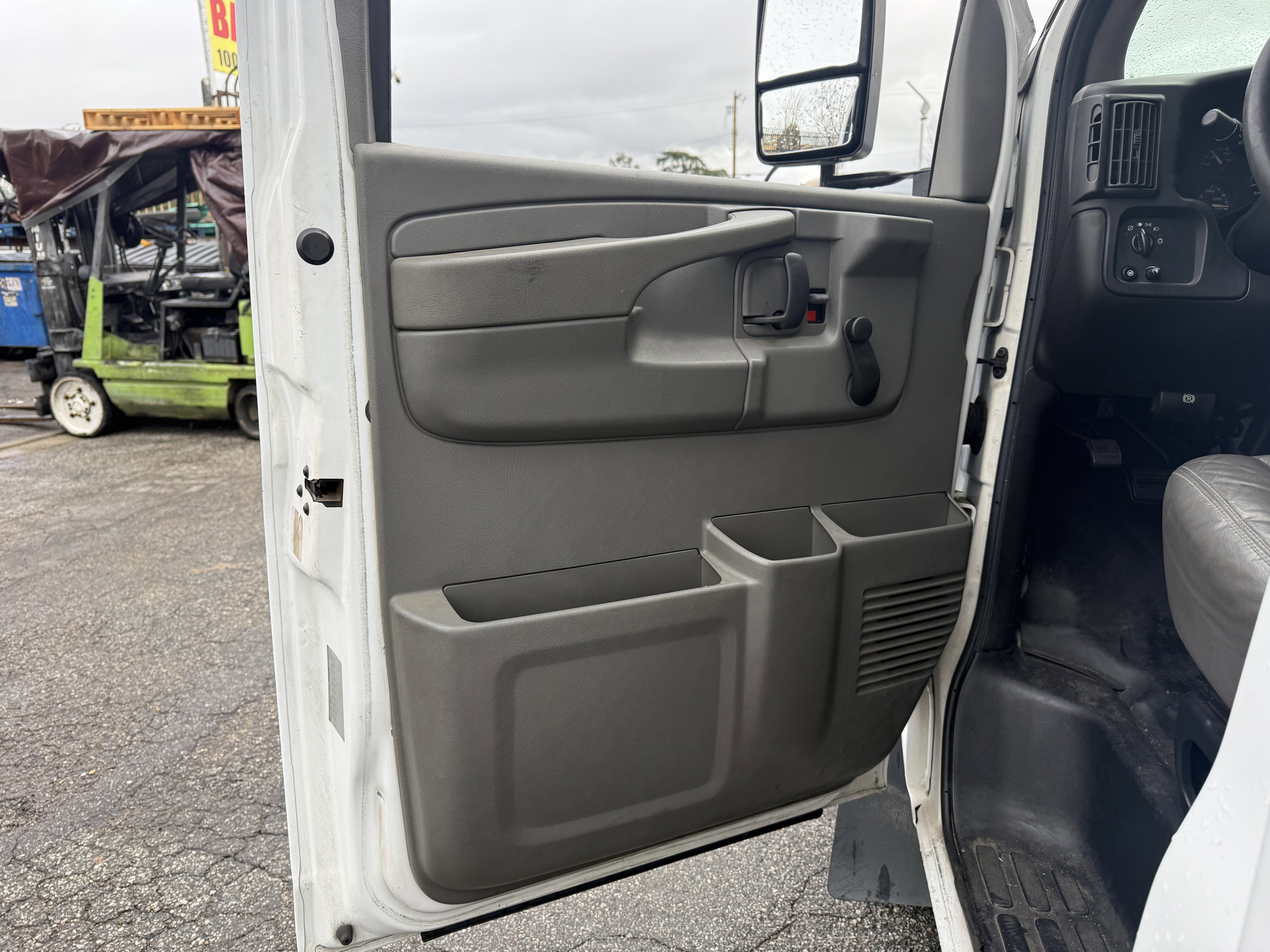 Used 2006 Chevrolet Express 3500 w/ School Bus Package image 21