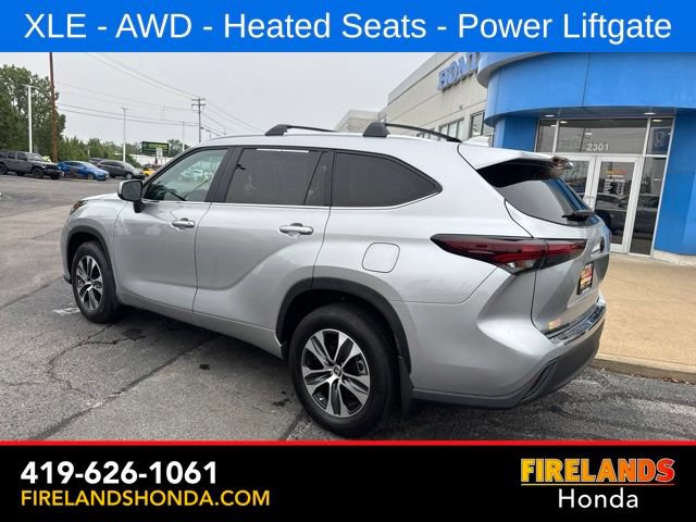 Used 2024 Toyota Highlander XLE AWD/4WD image 3