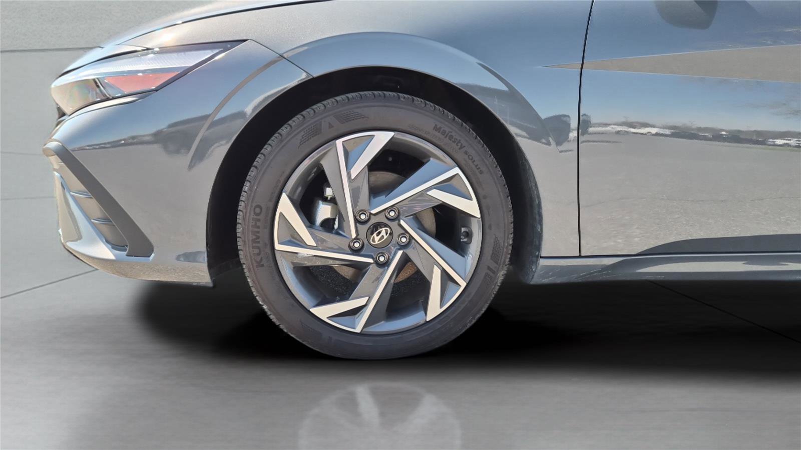 Used 2025 Hyundai Elantra Sport image 9