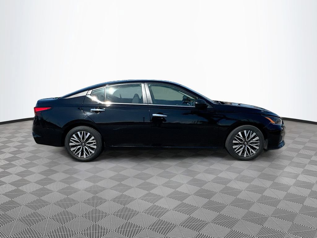 Used 2024 Nissan Altima 2.5 SV FWD image 4