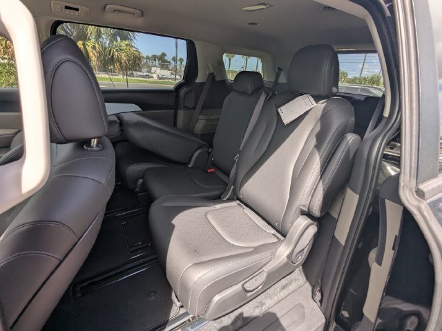 New 2026 Kia Carnival FWD image 14