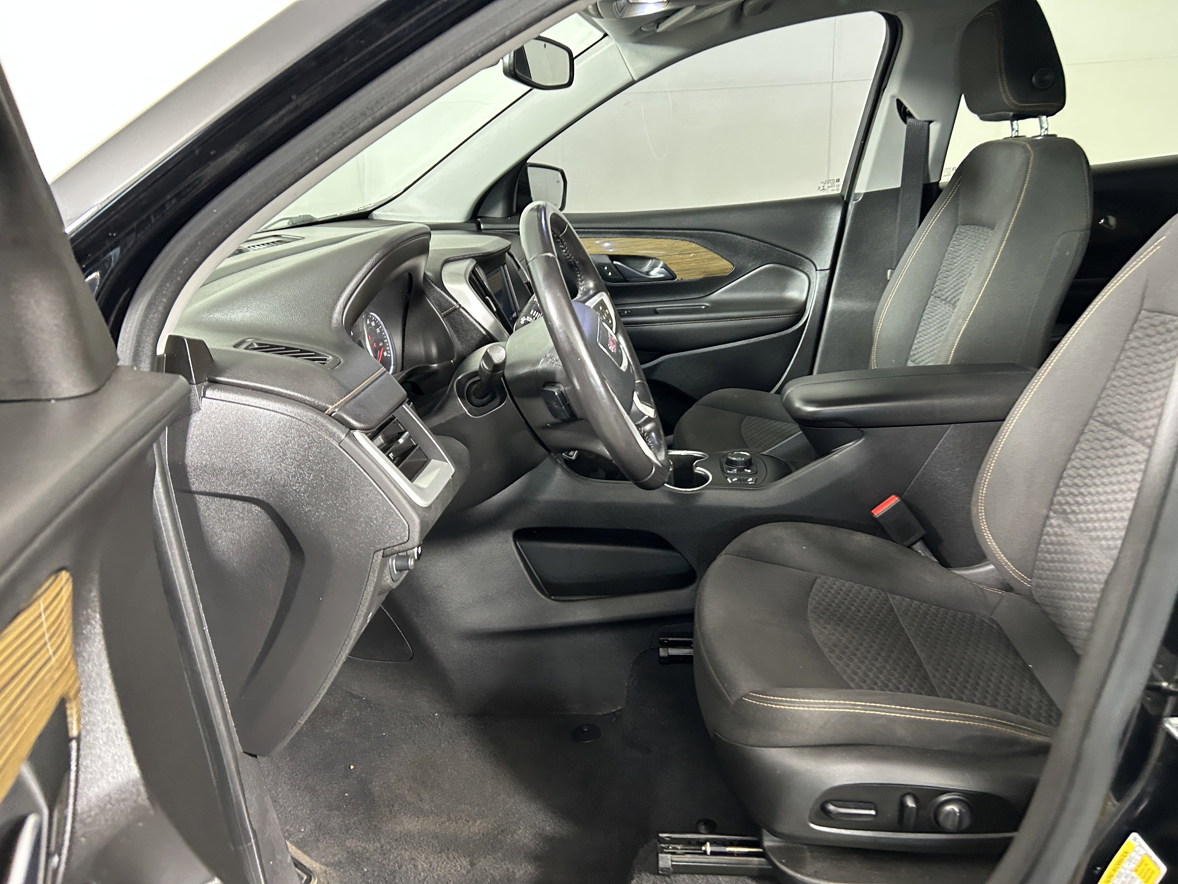 Used 2021 GMC Terrain SLE w/ Driver Convenience Package AWD/4WD image 10