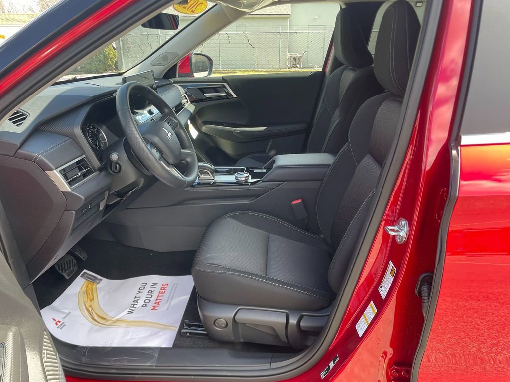 New 2026 Mitsubishi Outlander ES image 12