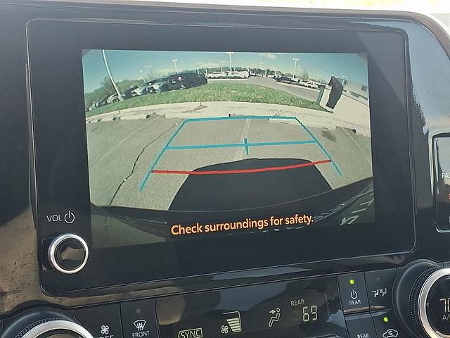 Used 2023 Toyota Highlander XLE image 19