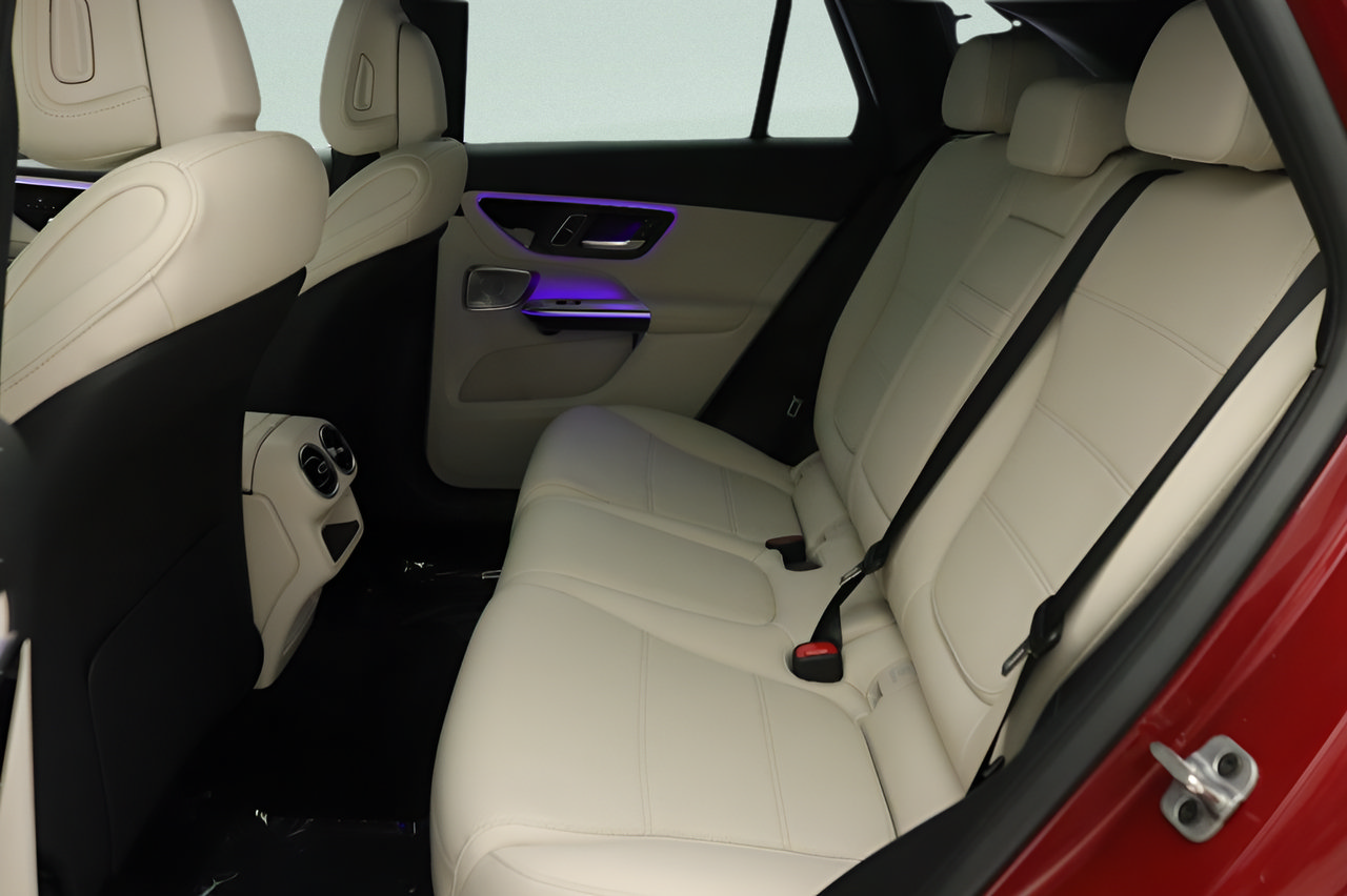 Certified 2025 Mercedes-Benz GLC 350e 4MATIC image 31