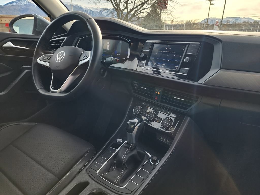 Used 2024 Volkswagen Jetta SE image 15