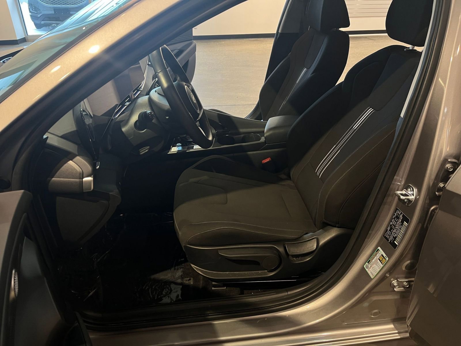 Used 2025 Hyundai Elantra SEL image 27