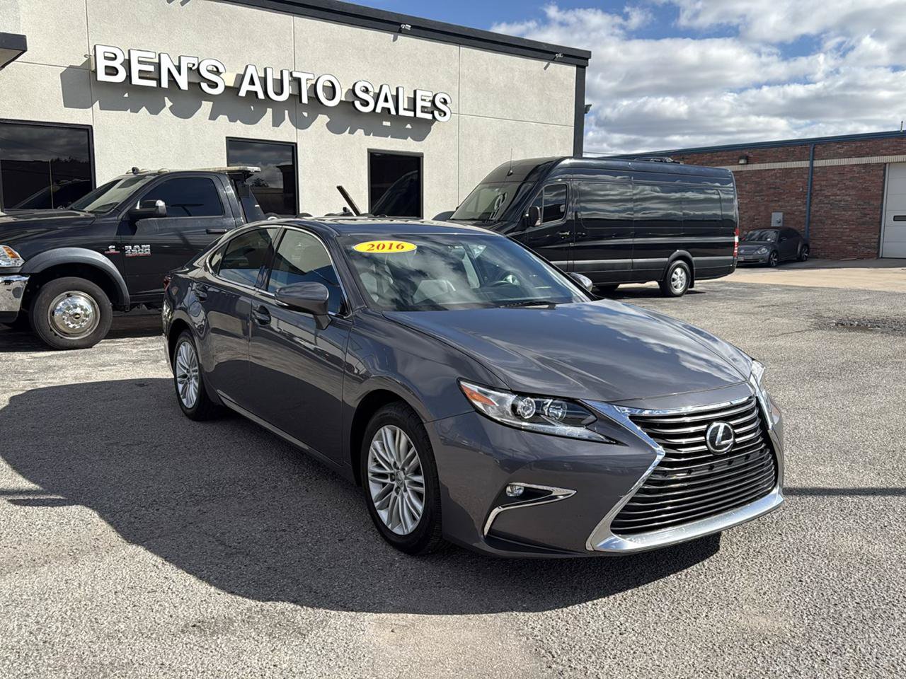 Used 2016 Lexus ES 350 w/ Accessory Package FWD image 4