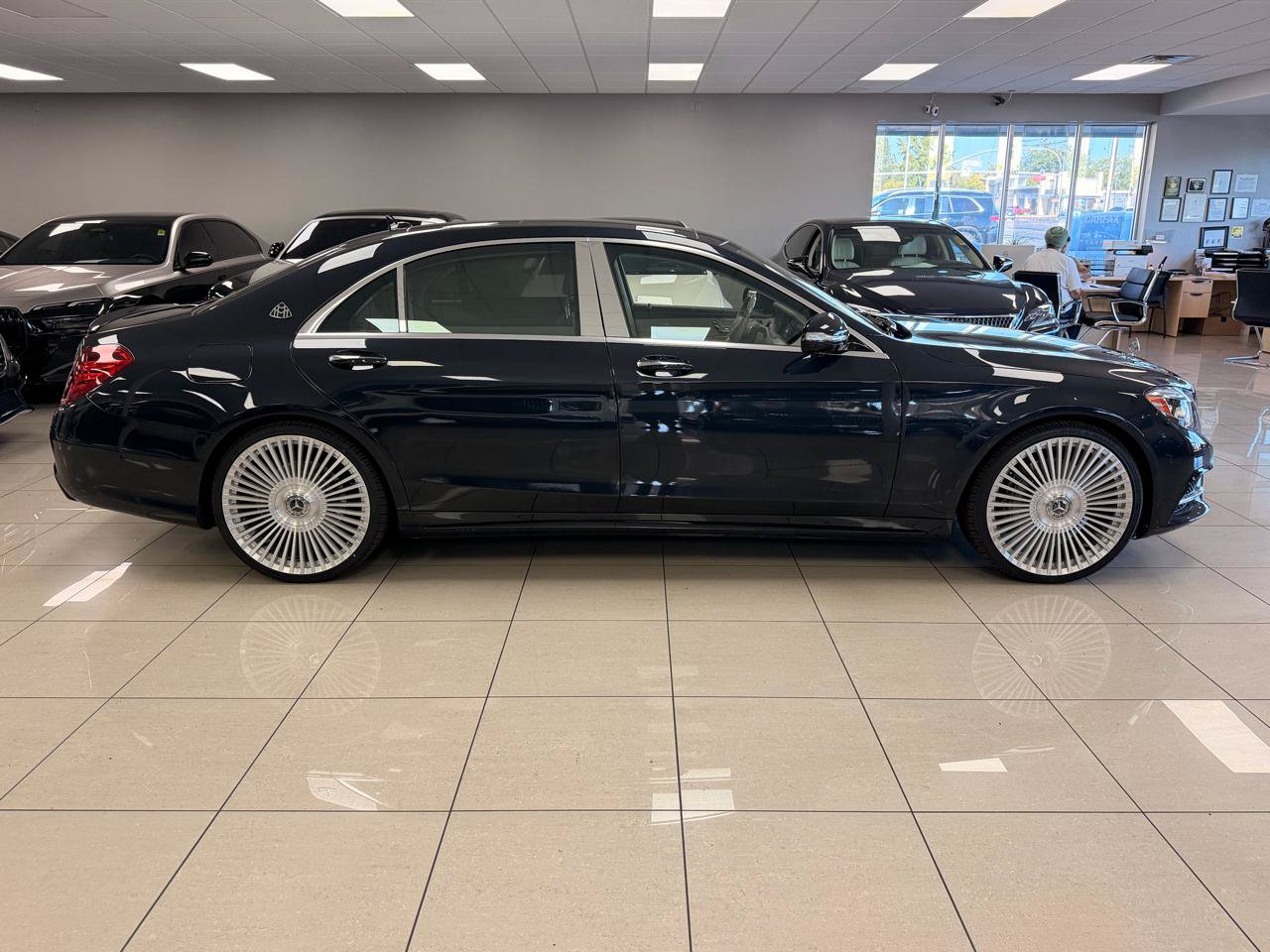 Used 2016 Mercedes-Benz S 550 4MATIC Sedan image 4