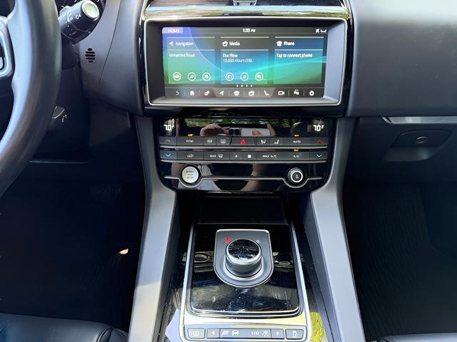 Used 2020 Jaguar F-PACE Premium image 21
