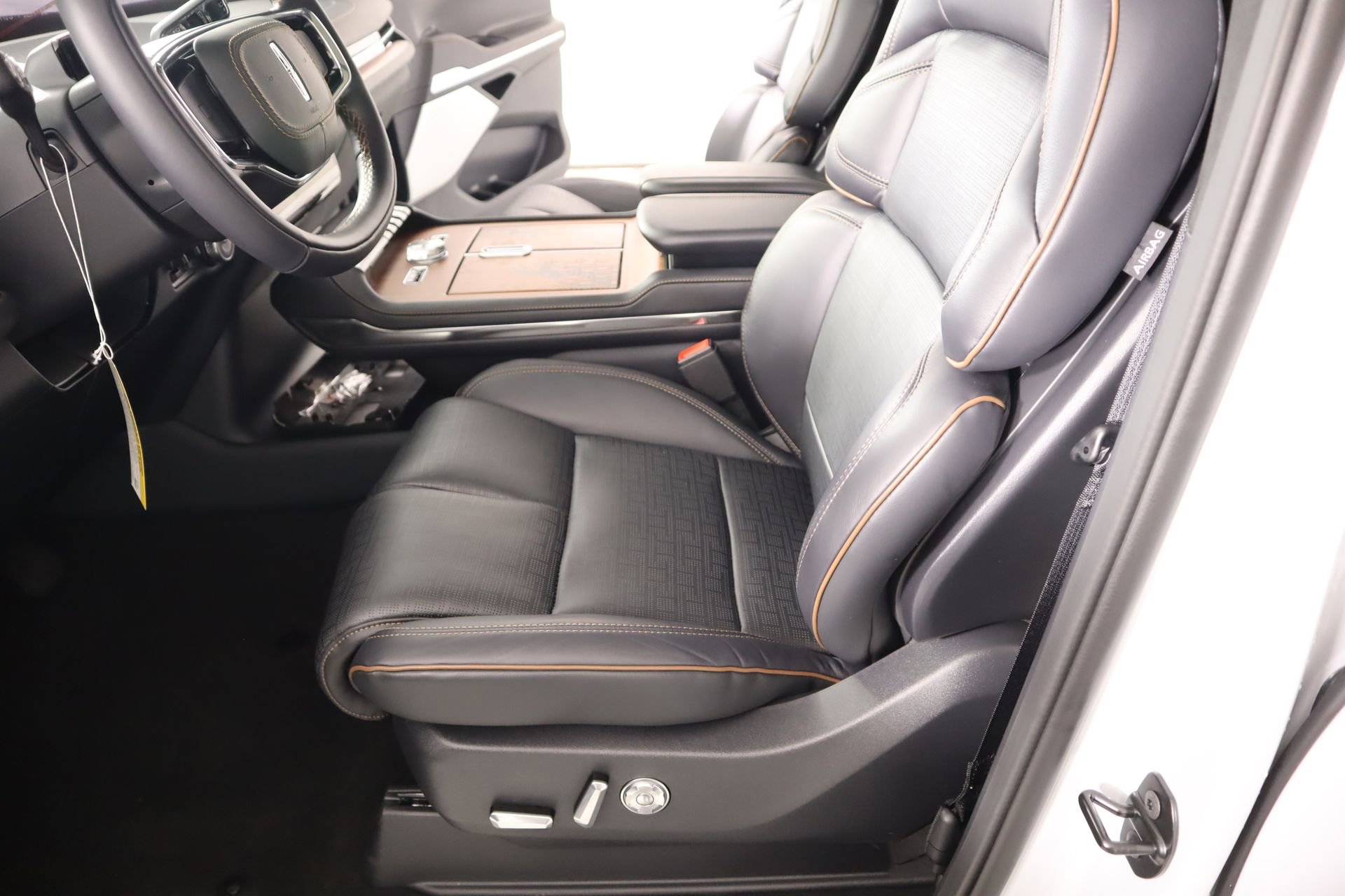 New 2026 Lincoln Navigator L Black Label AWD/4WD image 10