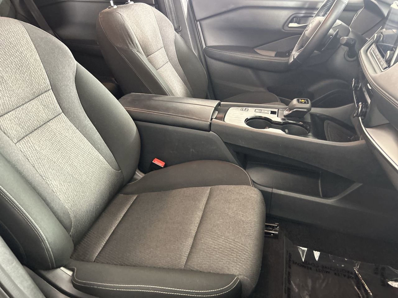 Used 2025 Nissan Rogue SV FWD image 25