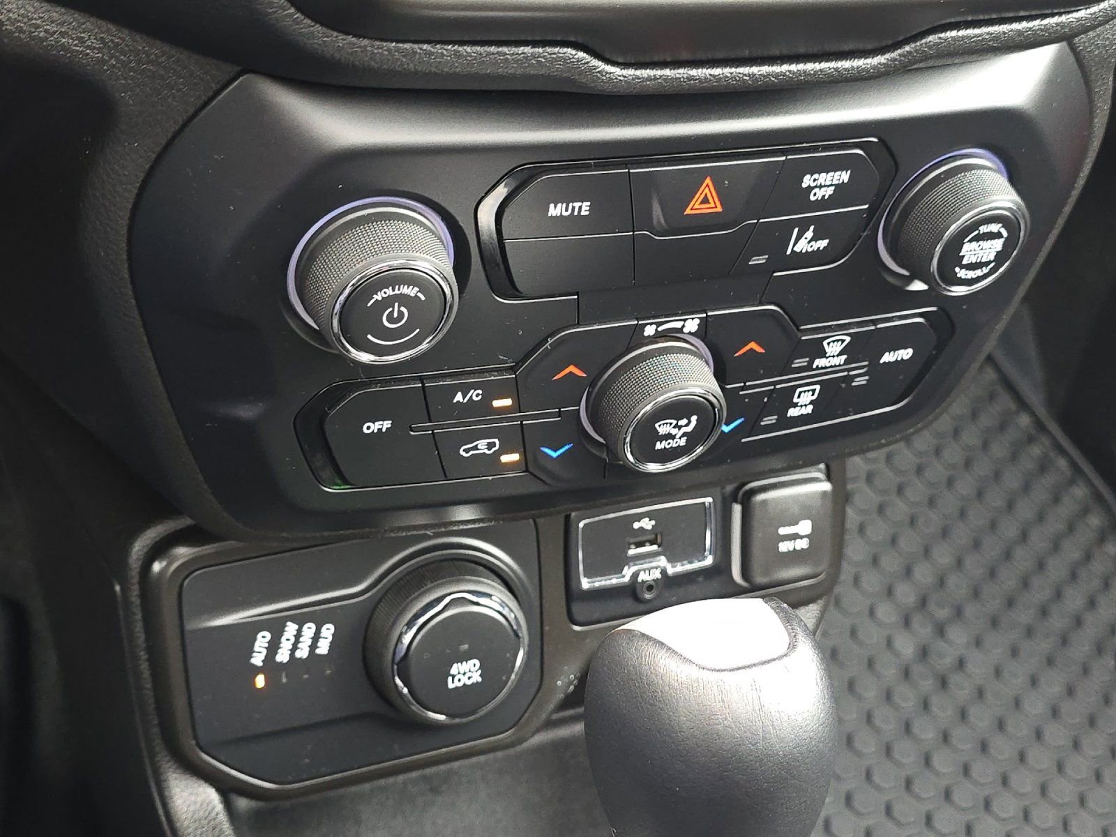 Used 2023 Jeep Renegade Latitude w/ Sun/Sound Group image 21