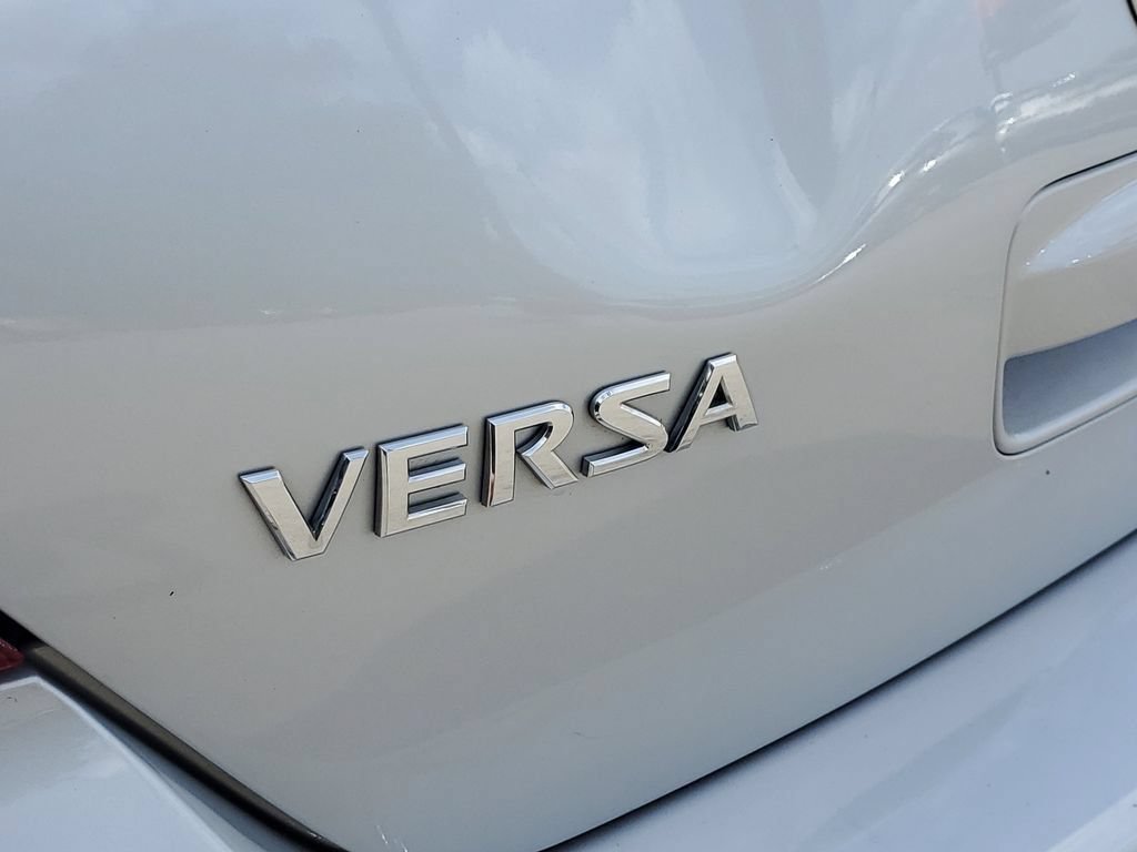 Used 2010 Nissan Versa Hatchback w/ Premium Pkg FWD image 6