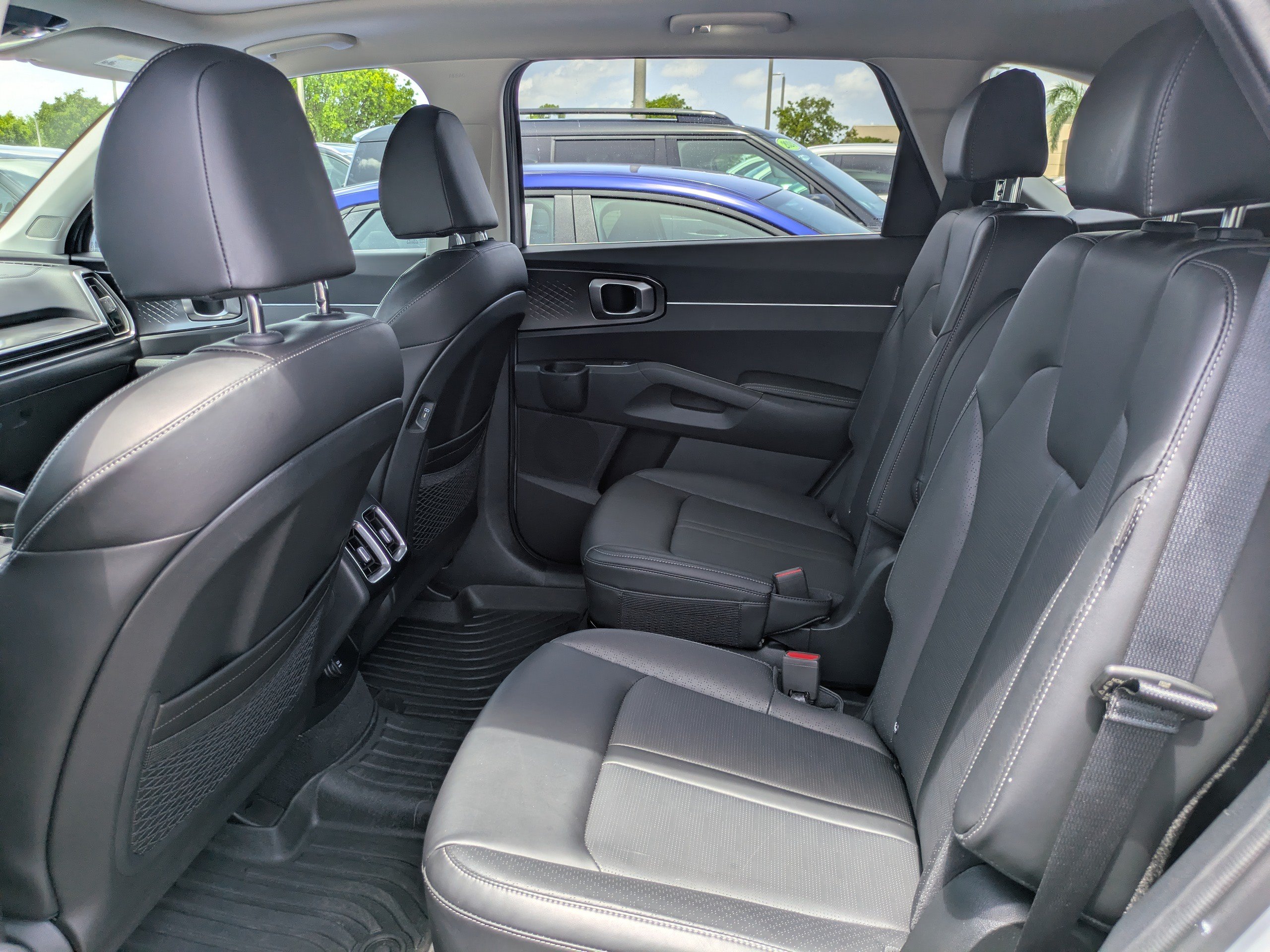 Used 2025 Kia Sorento EX w/ Panoramic Sunroof Package AWD/4WD image 13
