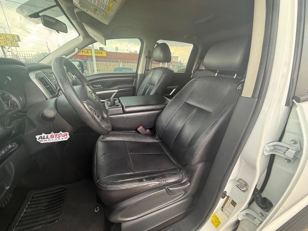Used 2018 Nissan Titan SV RWD image 10