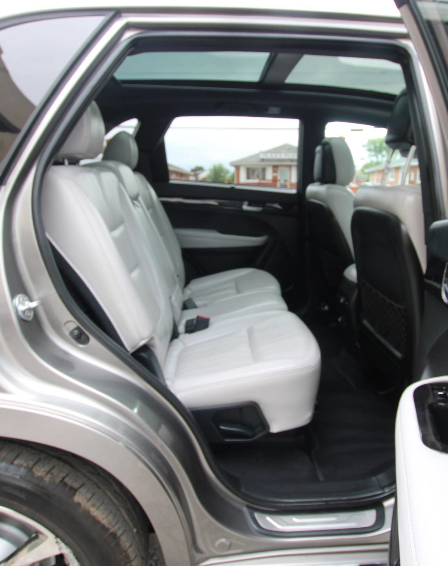 Used 2014 Kia Sorento SX w/ 3rd Row Package AWD/4WD image 12