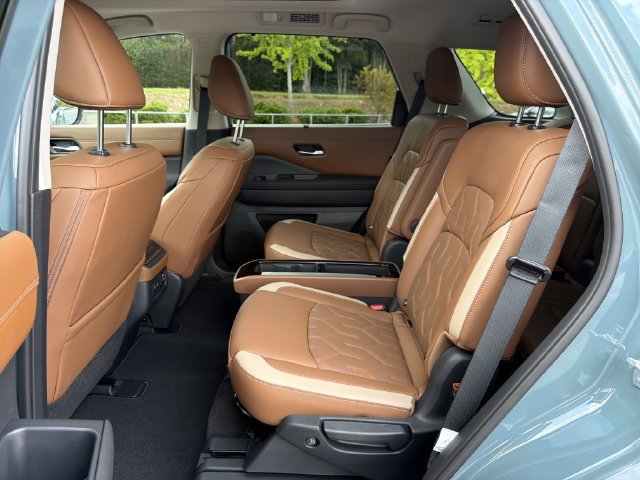 New 2026 Nissan Pathfinder Platinum AWD/4WD image 24