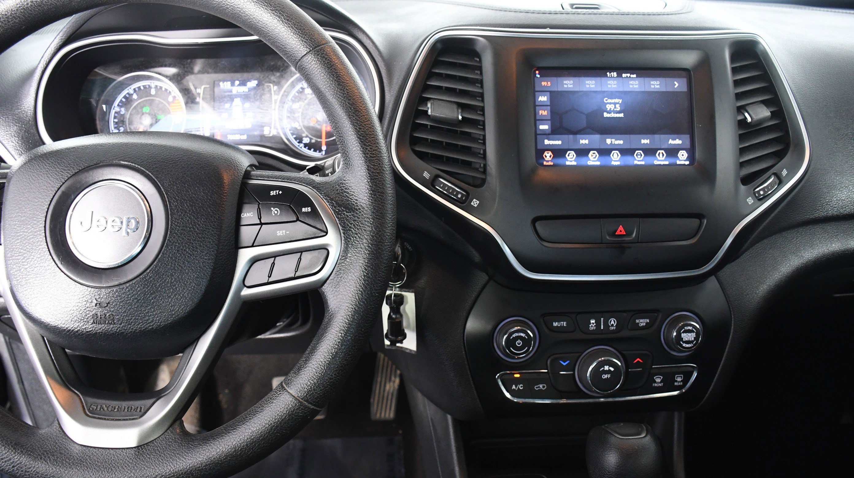 Used 2019 Jeep Cherokee Latitude w/ Popular Appearance Group image 15