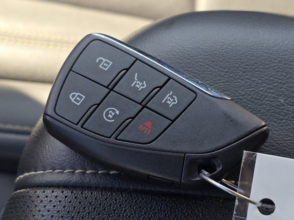 Used 2024 Chevrolet Suburban Premier image 32