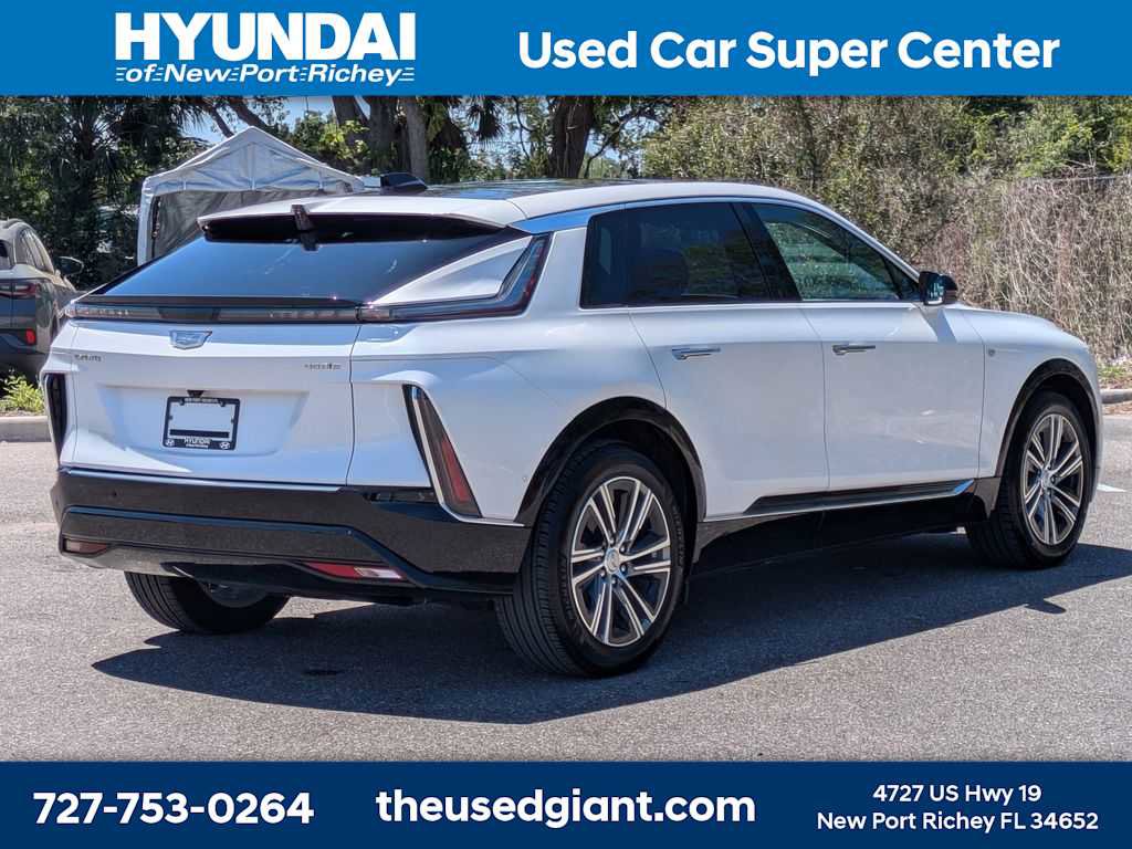Used 2024 Cadillac Lyriq Luxury RWD image 5