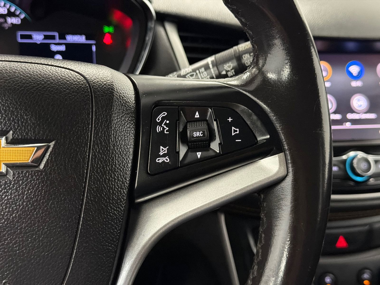 Used 2020 Chevrolet Trax LT w/ LT Convenience Package image 19