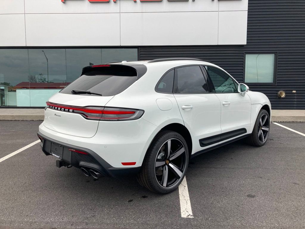 Used 2025 Porsche Macan AWD image 12