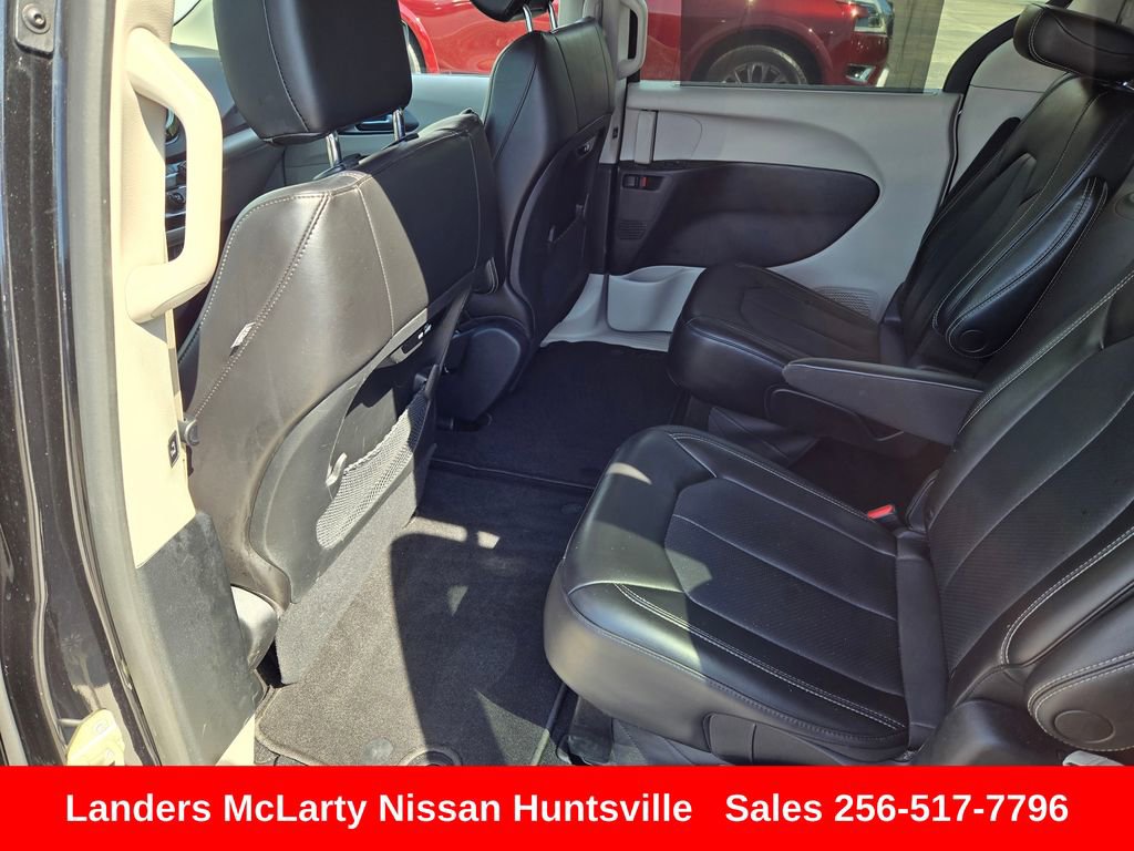 Used 2023 Chrysler Pacifica Touring-L FWD image 15
