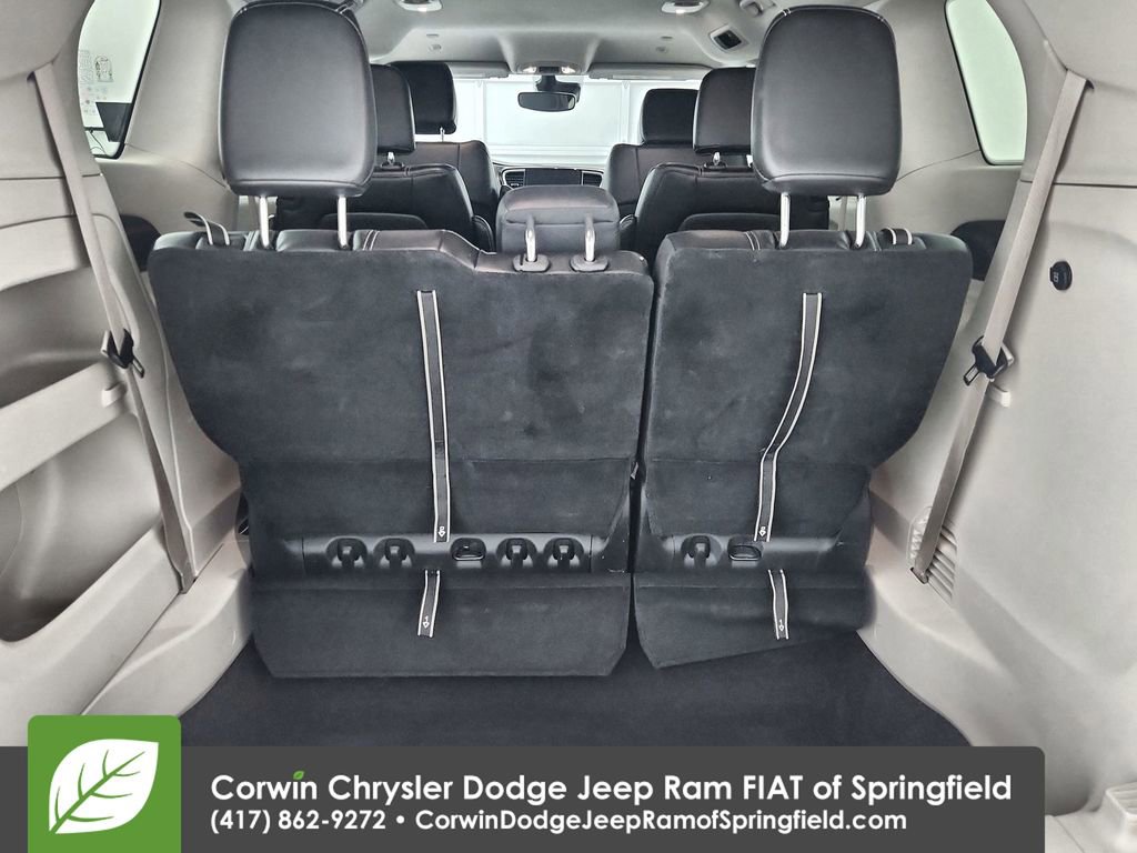 Certified 2024 Chrysler Pacifica Touring-L image 32