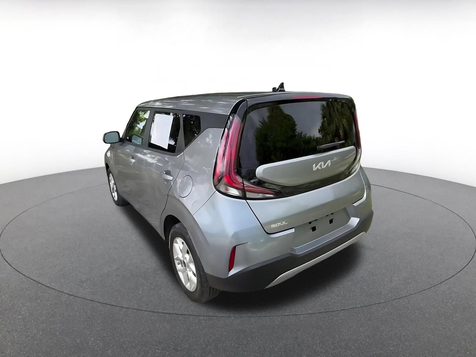Used 2025 Kia Soul LX w/ LX Technology Package FWD image 11