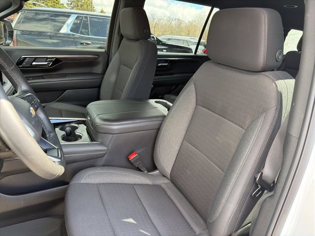 Used 2025 Chevrolet Suburban LS image 21