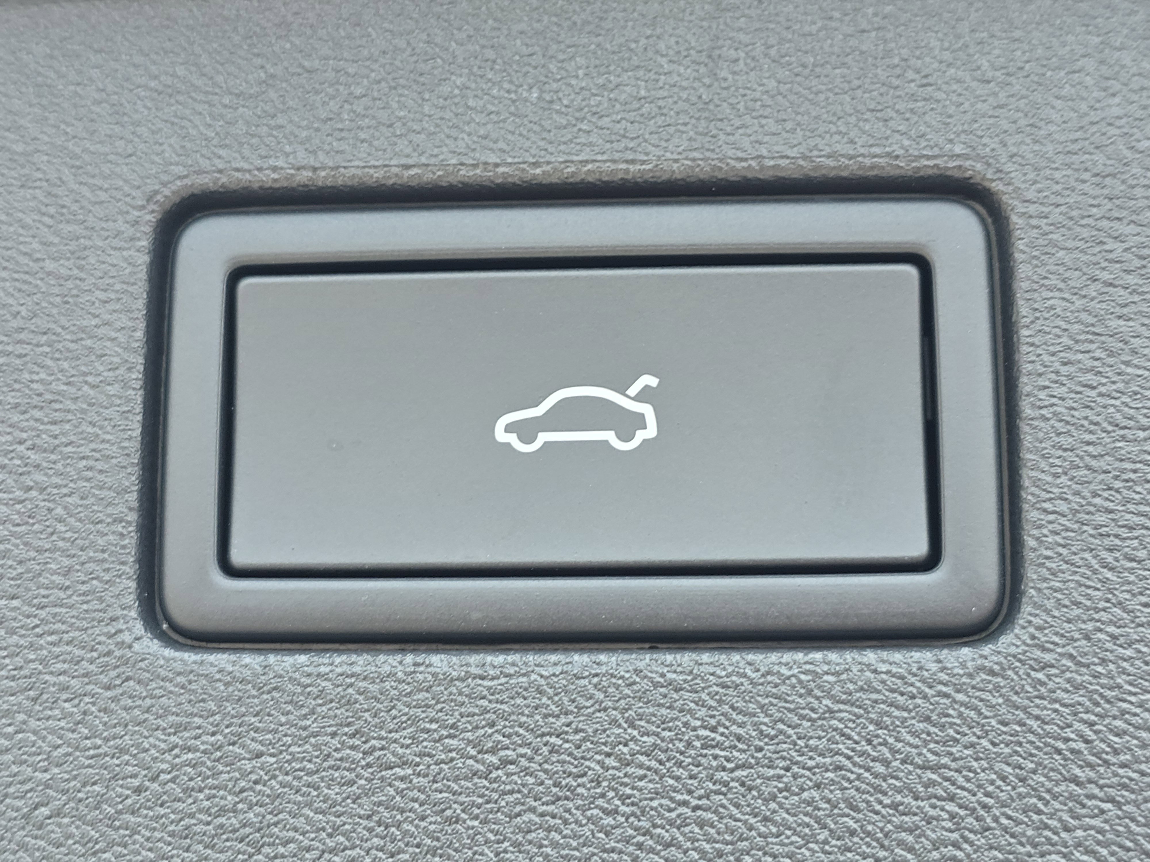 New 2025 Volkswagen Tiguan SE image 14