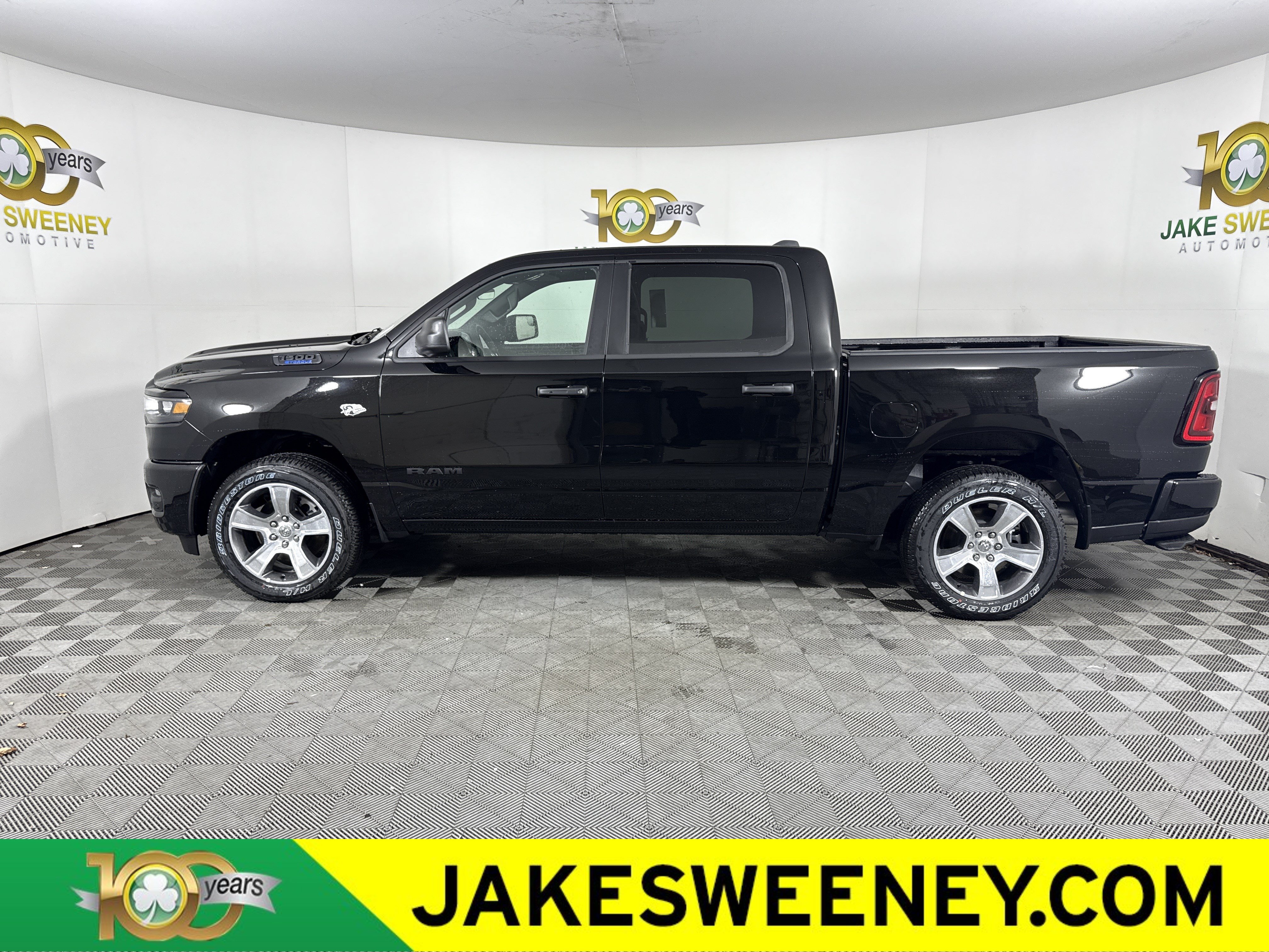 New 2026 RAM 1500 Express AWD/4WD image 5