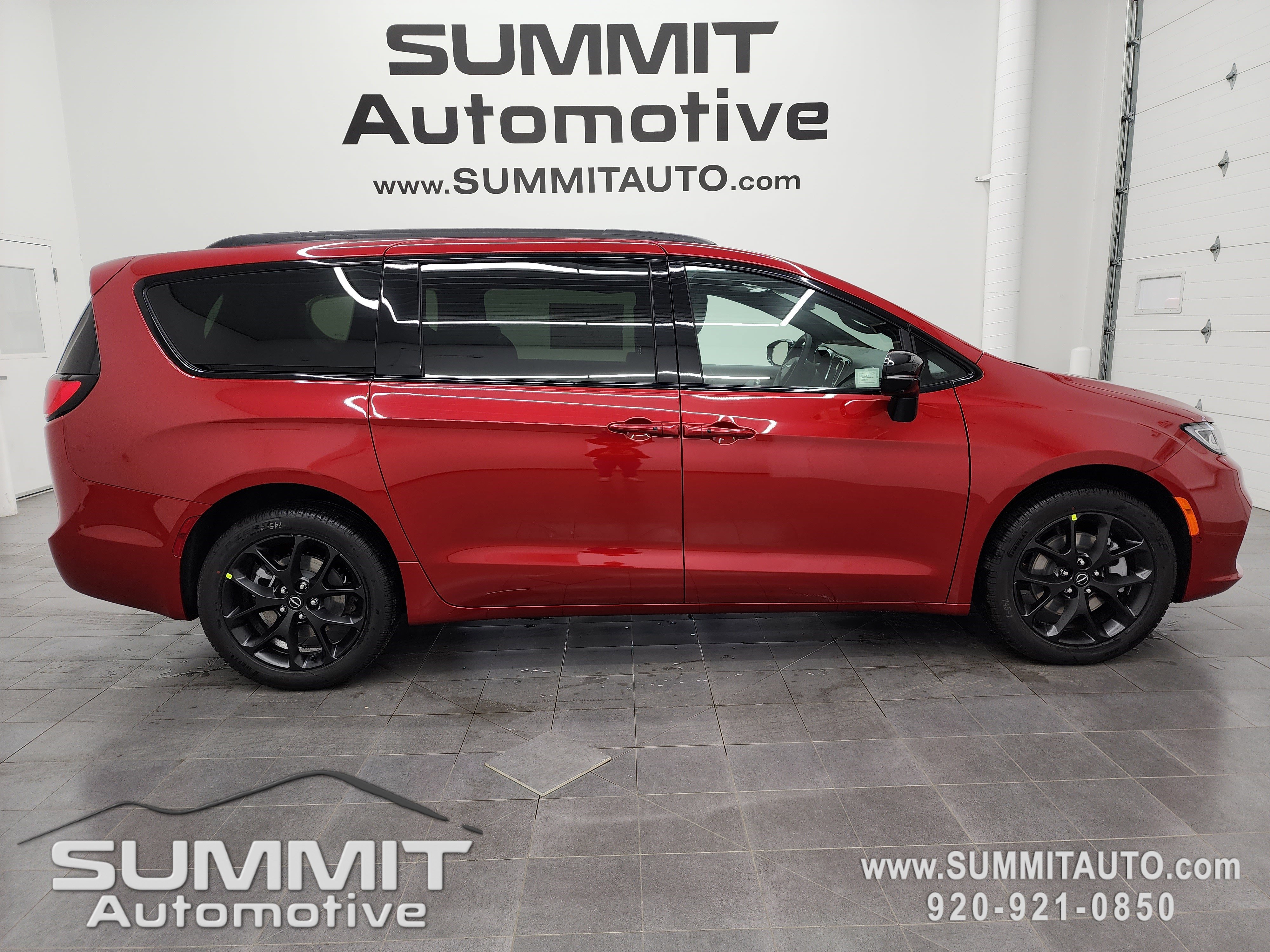 New 2026 Chrysler Pacifica Limited w/ S Appearance Package image 1