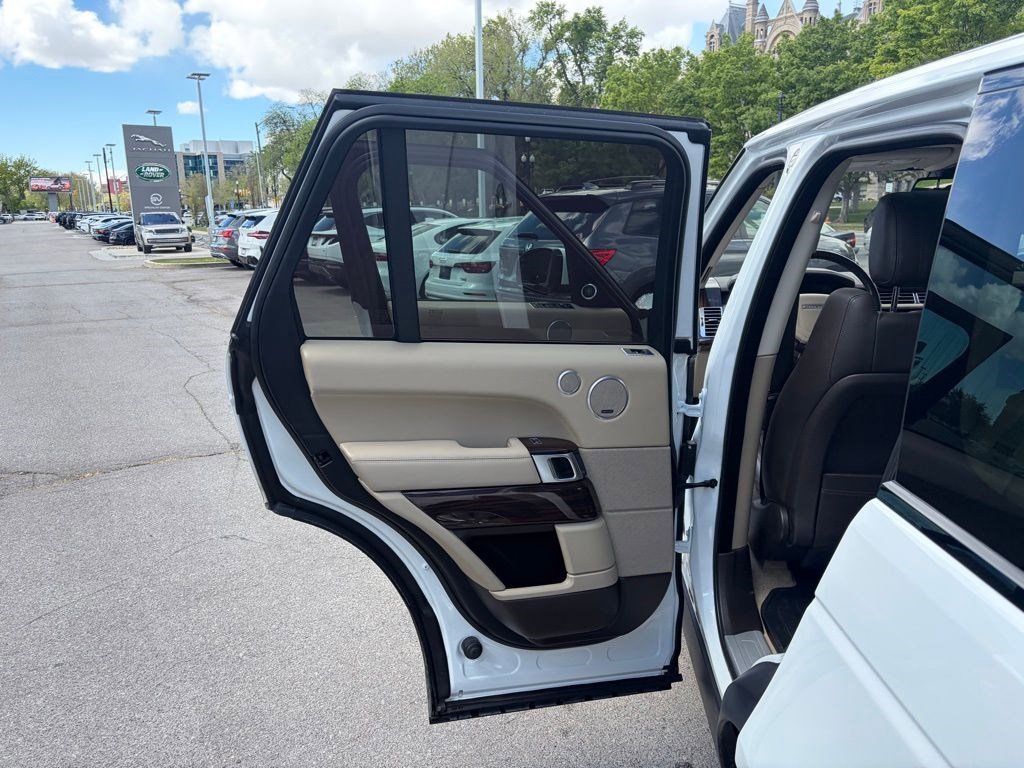 Used 2015 Land Rover Range Rover Supercharged image 16