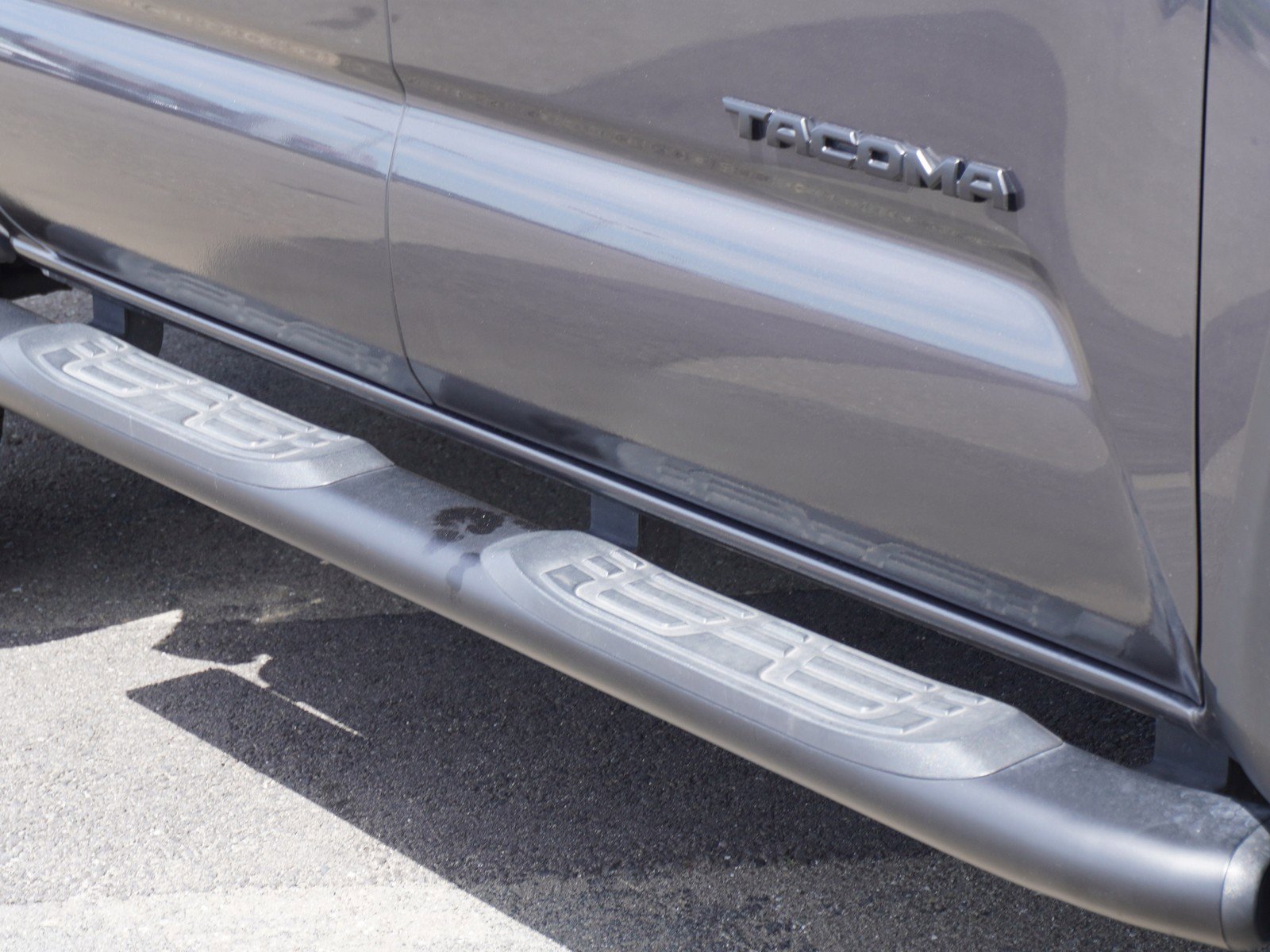 Used 2022 Toyota Tacoma TRD Off-Road w/ TRD Premium Off Road Package AWD/4WD image 3