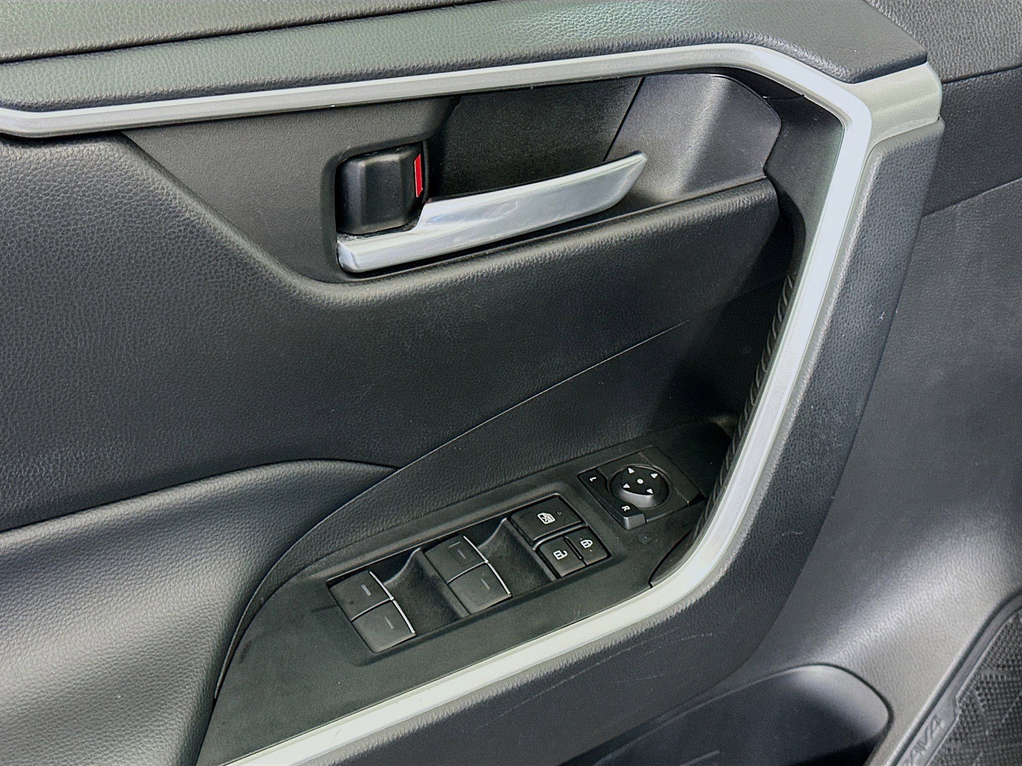 Used 2024 Toyota RAV4 XLE image 15