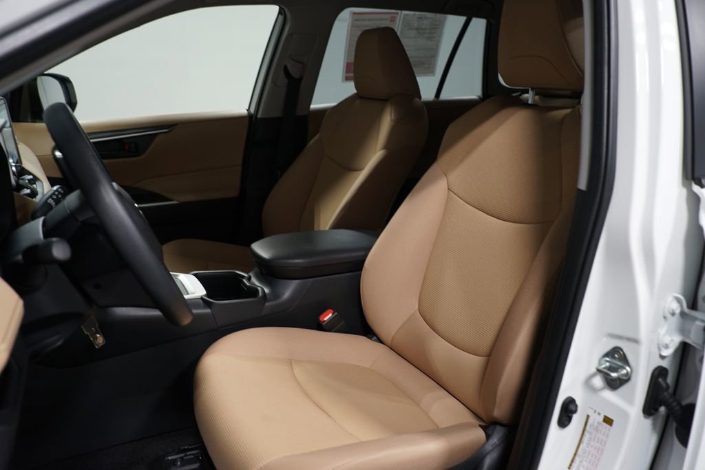 Certified 2025 Toyota RAV4 LE image 25