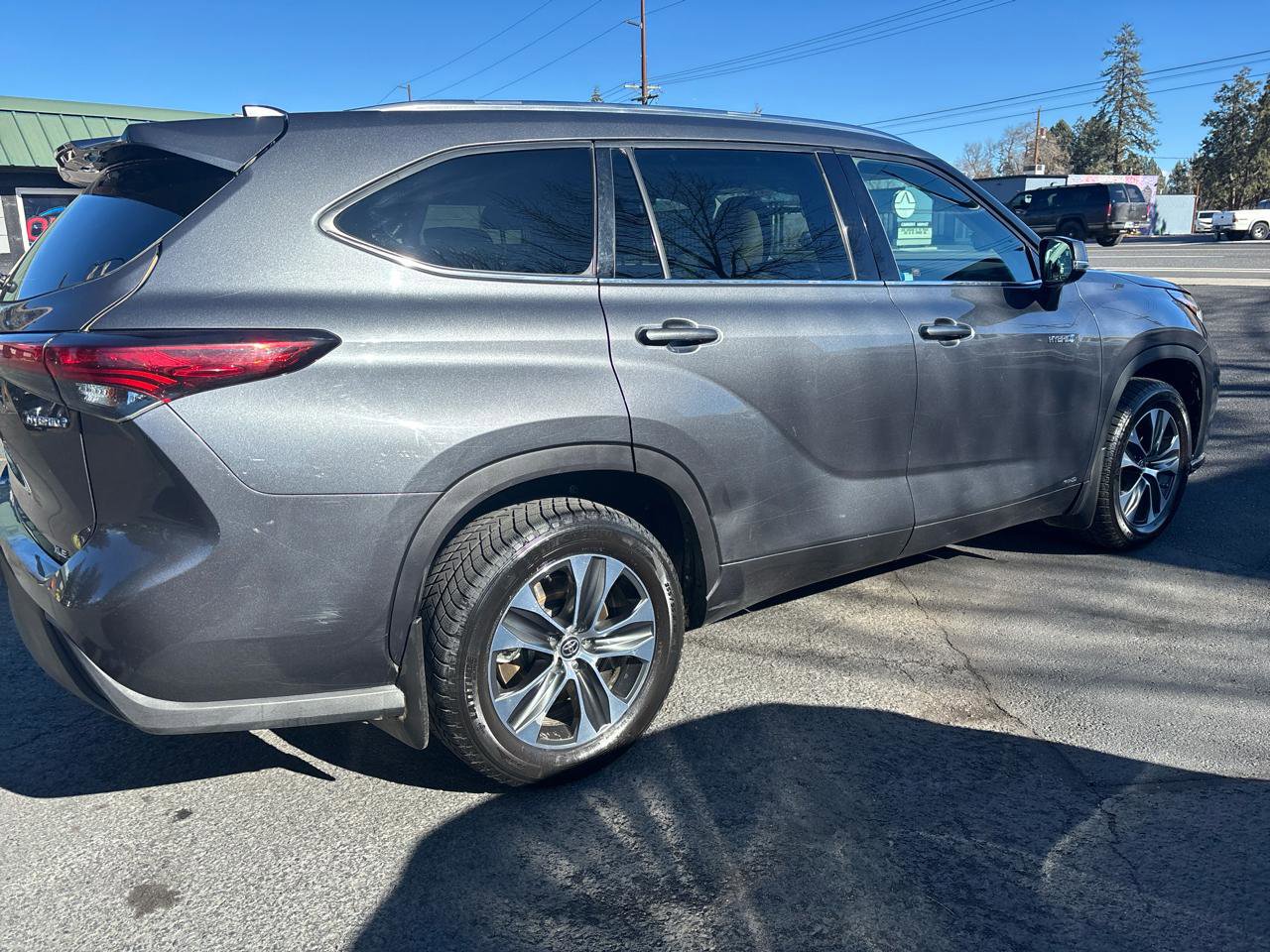 Used 2020 Toyota Highlander XLE AWD/4WD image 8
