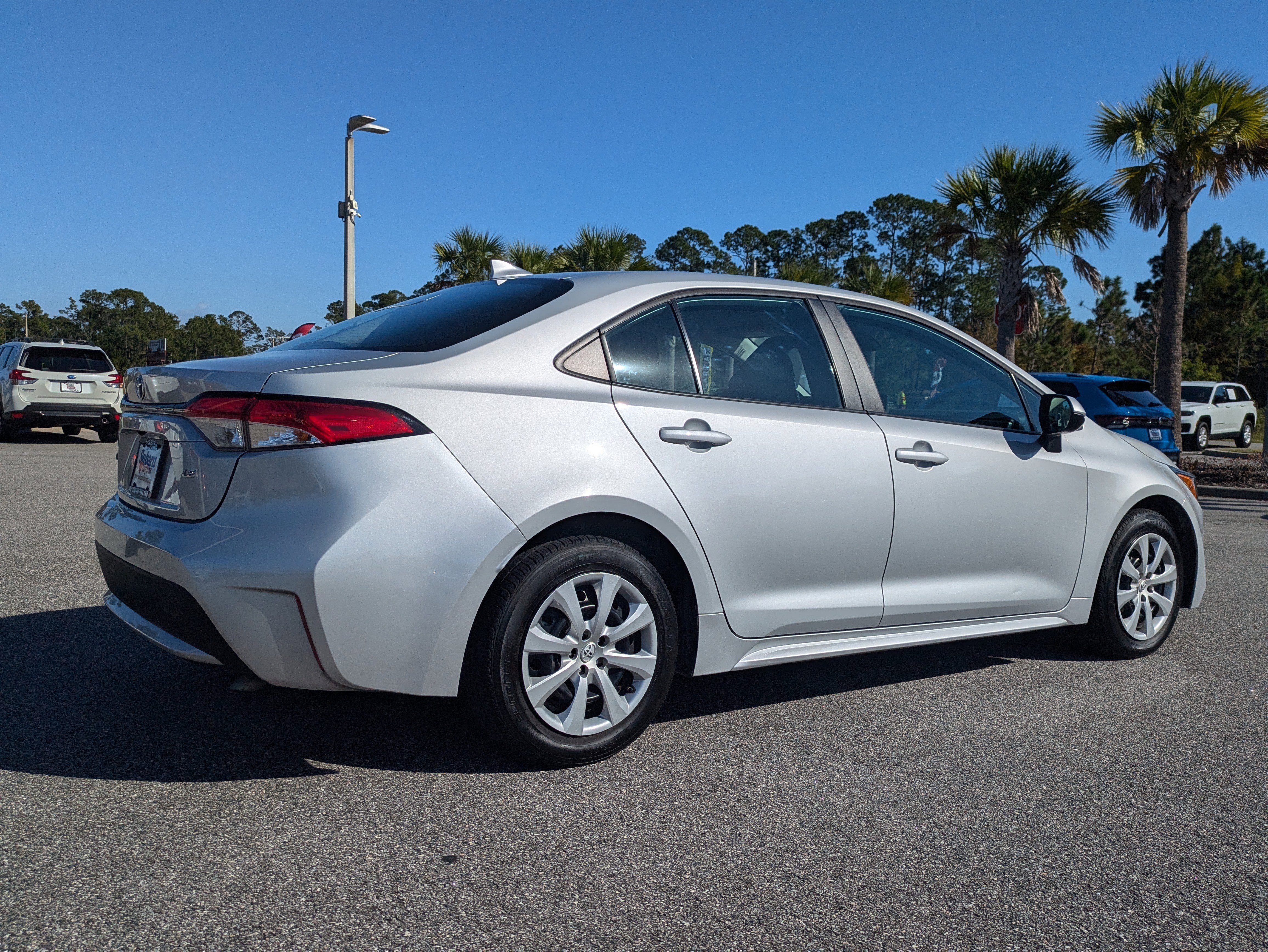 Used 2022 Toyota Corolla LE image 4