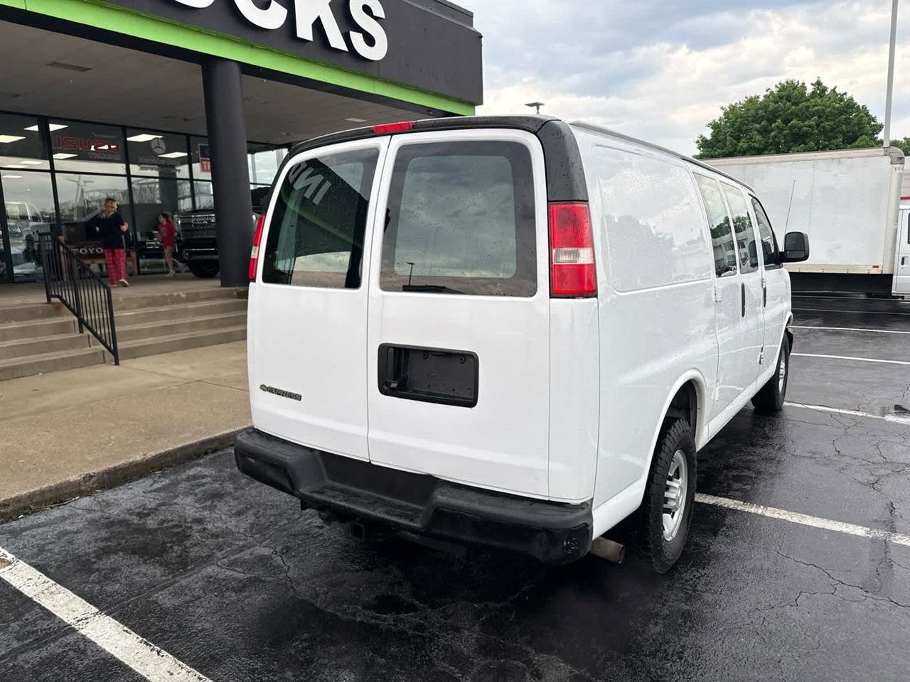Used 2015 Chevrolet Express 2500 RWD image 8