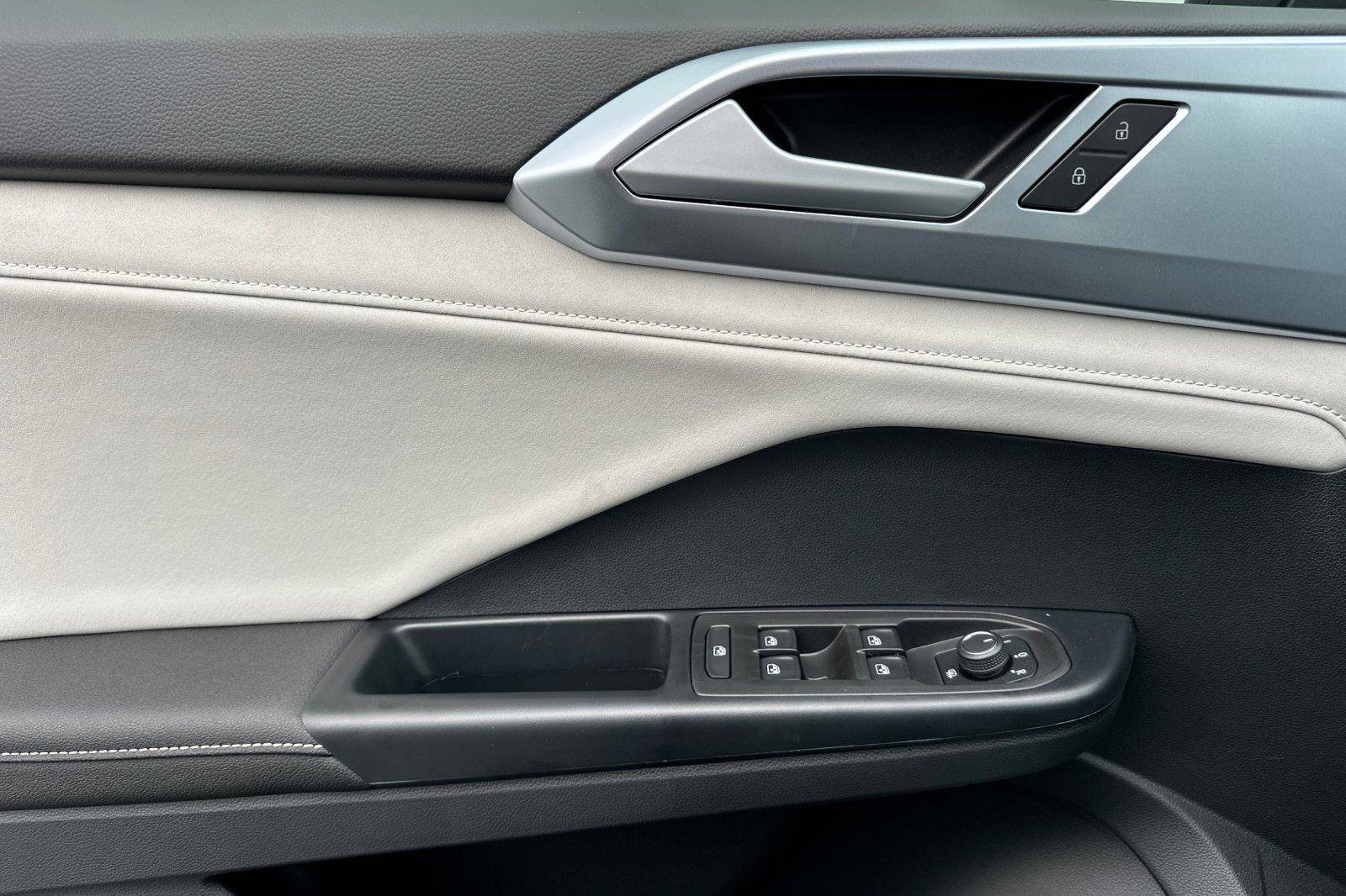 New 2026 Volkswagen Taos SE image 10