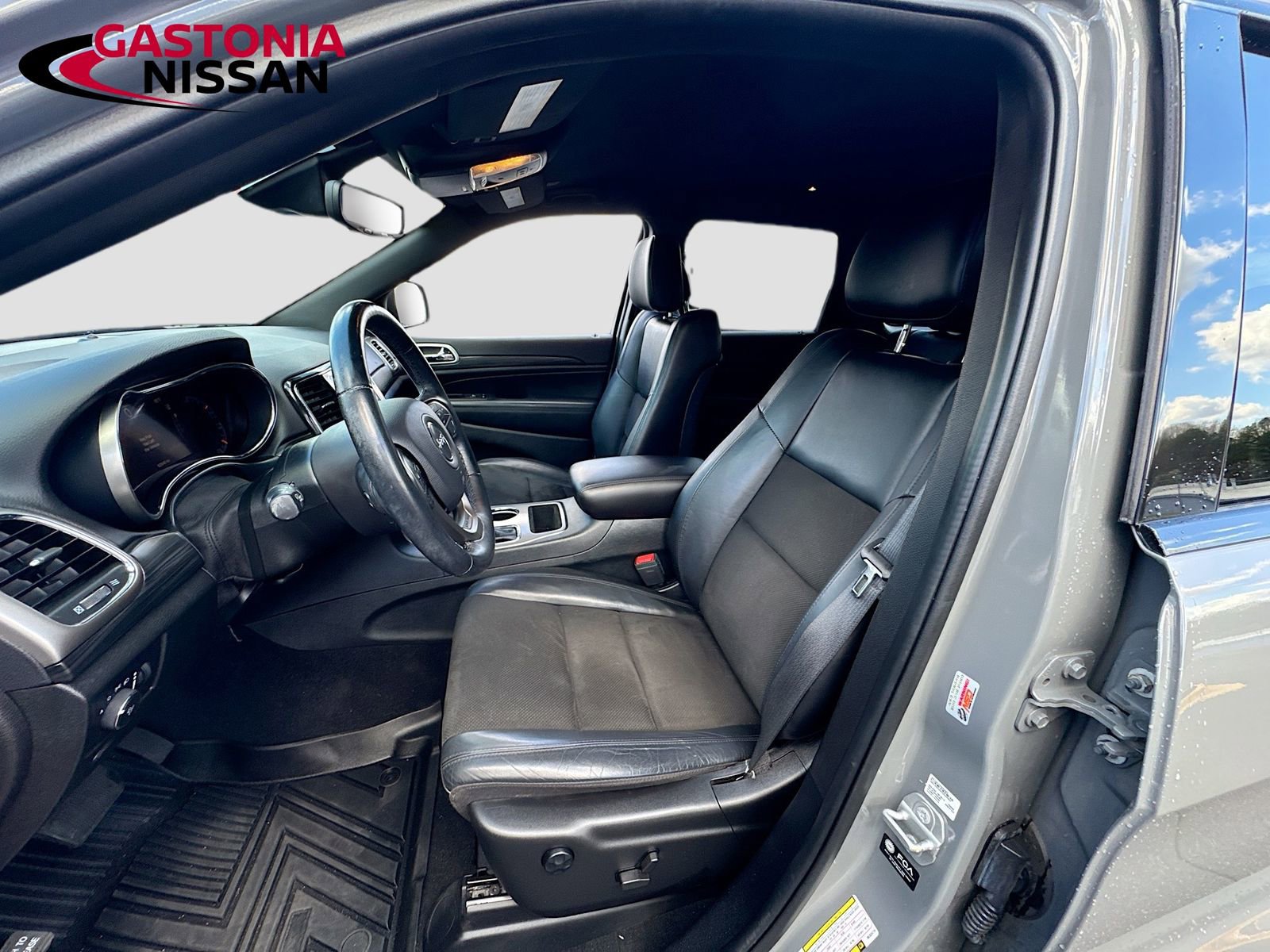 Used 2021 Jeep Grand Cherokee Laredo X image 27