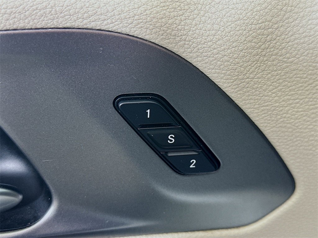 Used 2022 Chrysler Pacifica Touring-L image 22