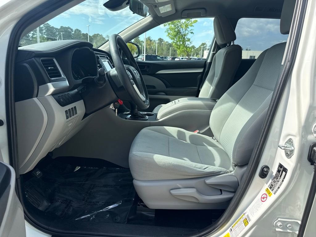 Used 2019 Toyota Highlander LE image 11