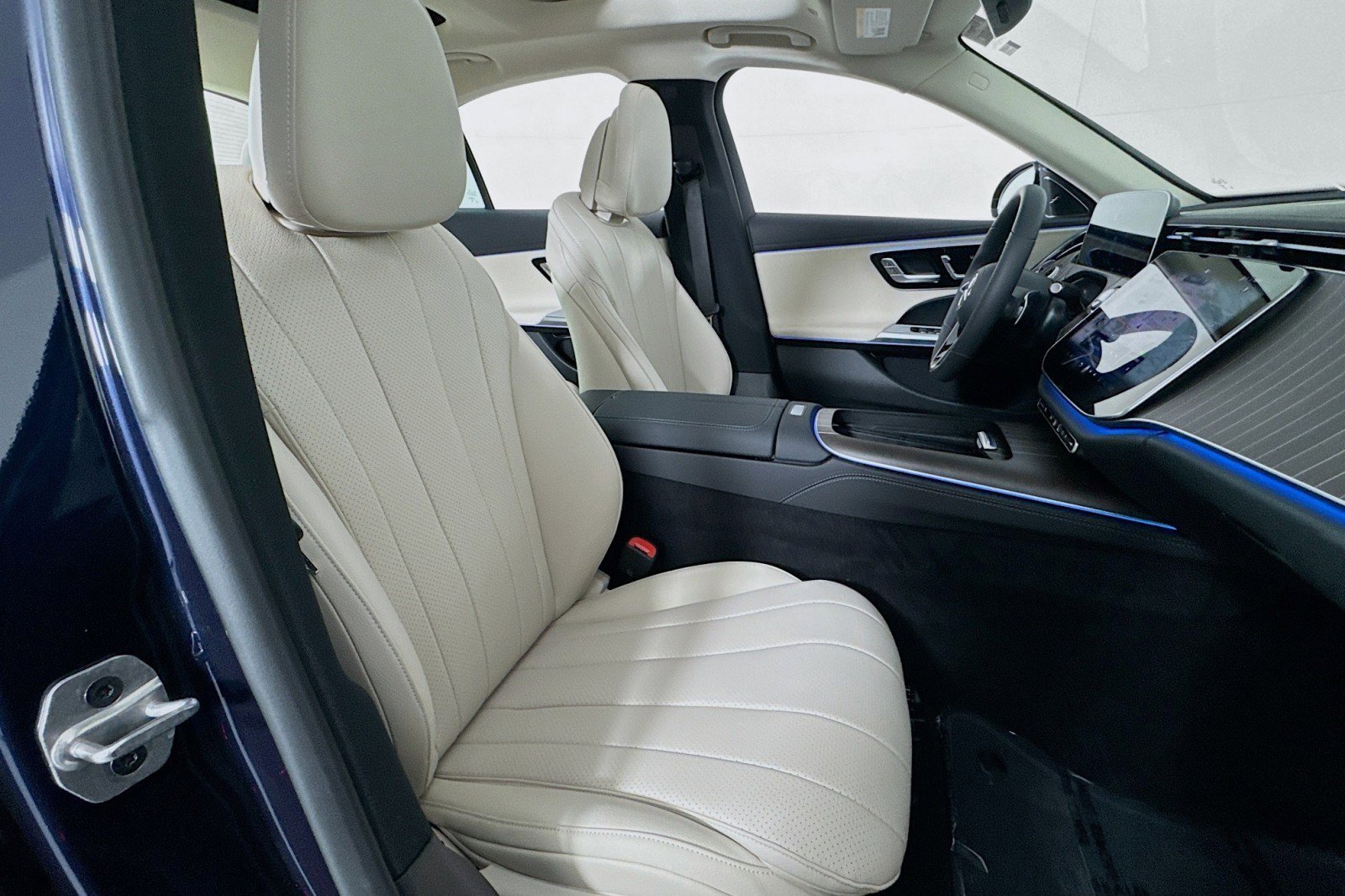 New 2026 Mercedes-Benz E 450 4MATIC Sedan image 6
