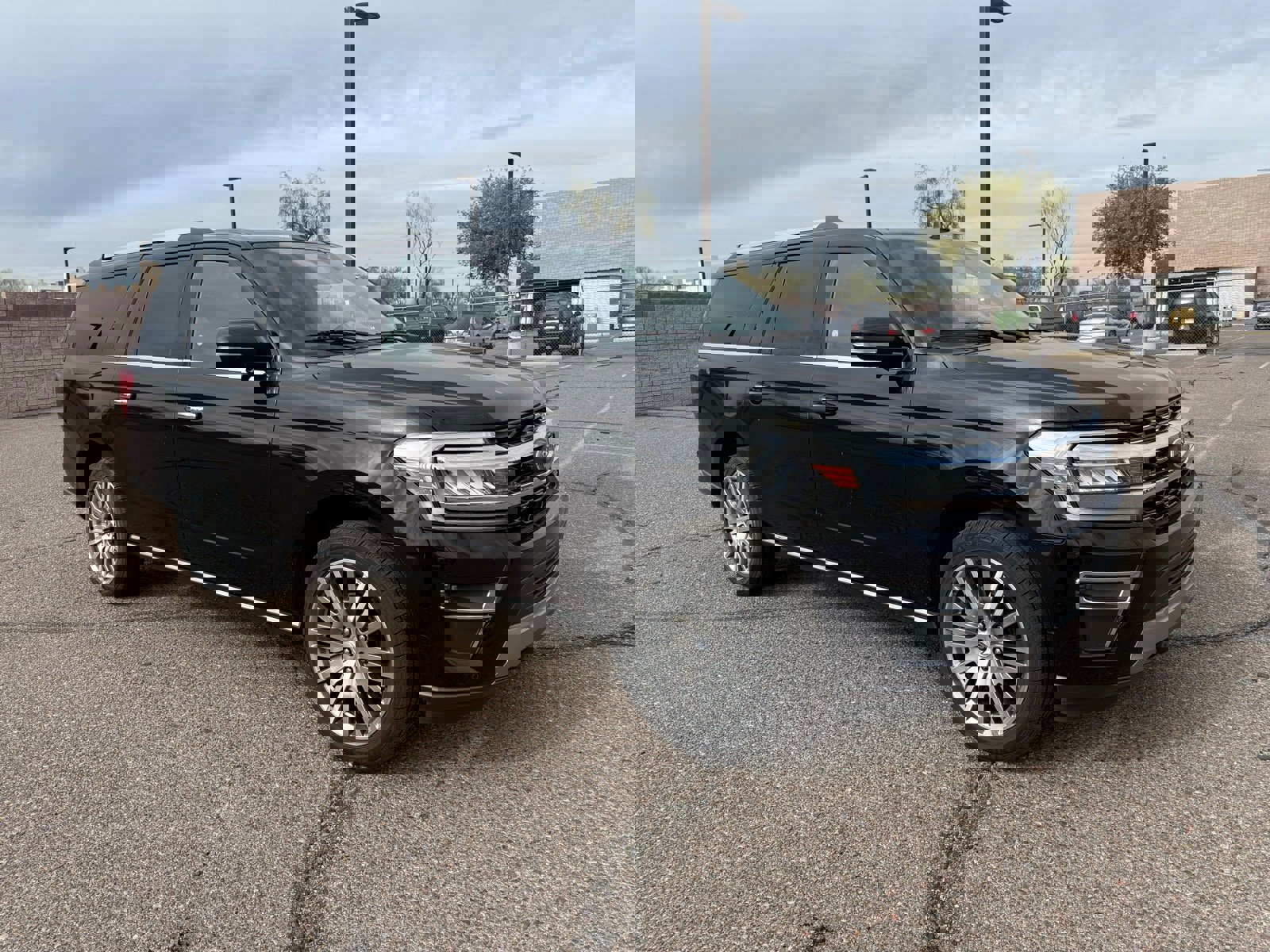 Used 2023 Ford Expedition Max Limited image 3