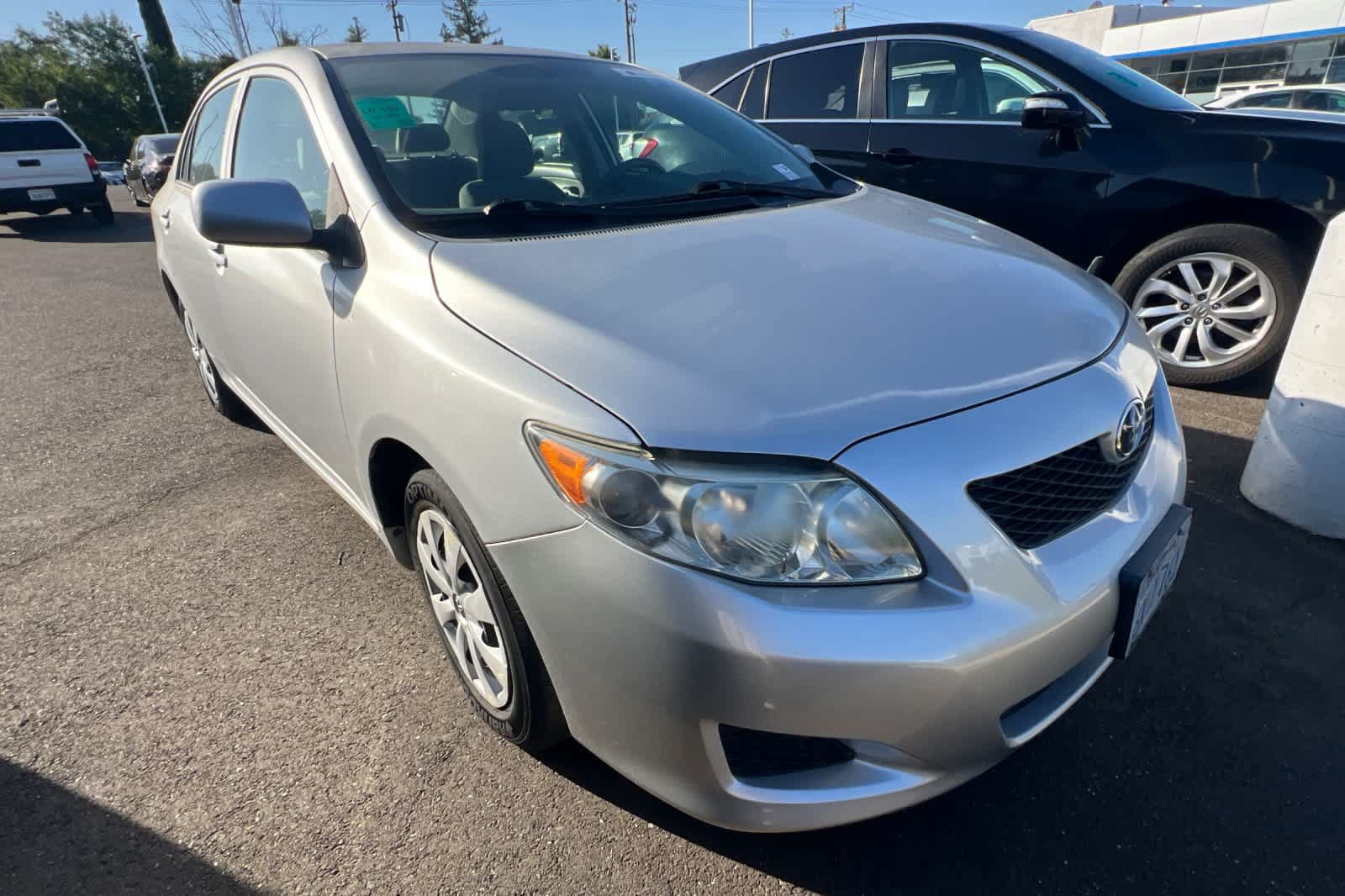 Used 2010 Toyota Corolla LE FWD image 3